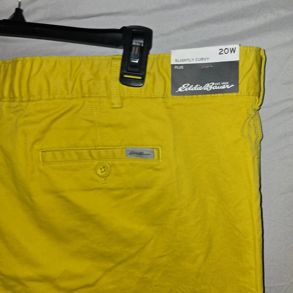 Eddie Bauer Legend Wash Stretch Shorts 20W Womens Yellow Slightly Curvy Plus NEW